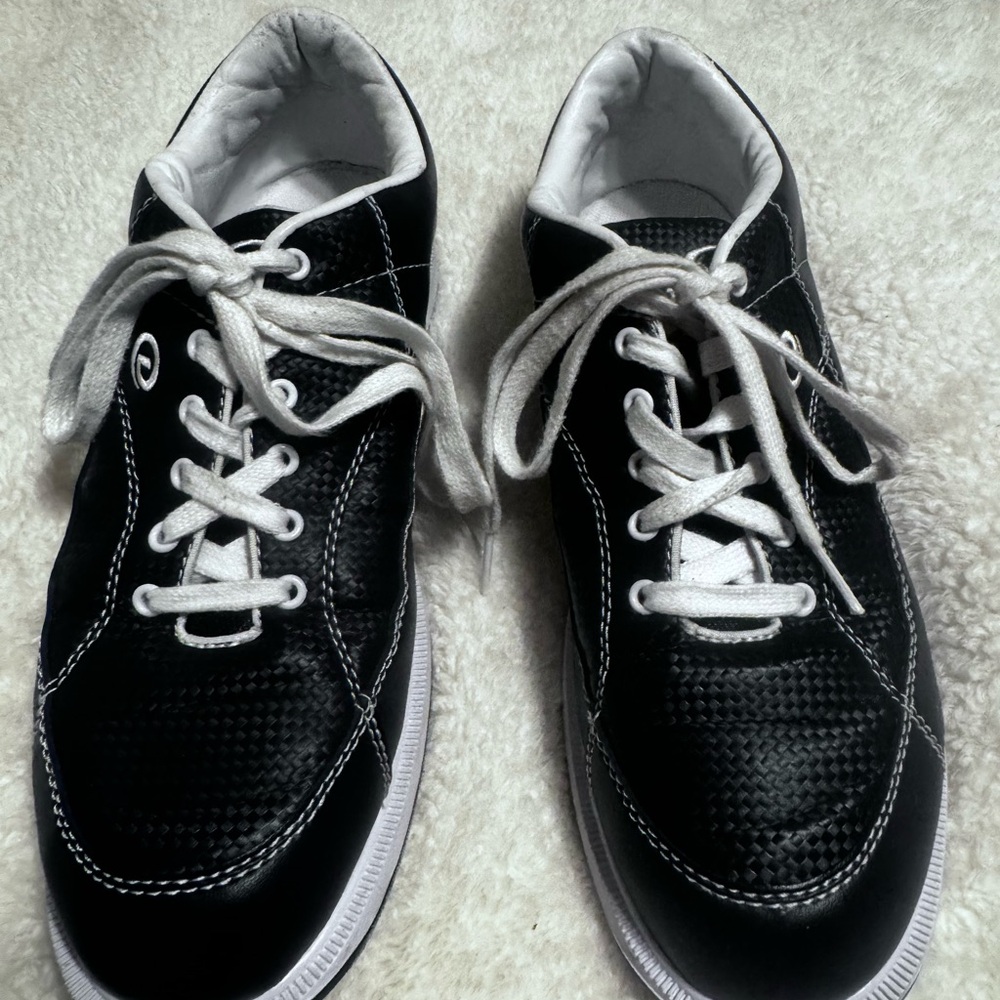 Black and White Men's Dexter Rite Slide sneakers. Great condition. Size 10